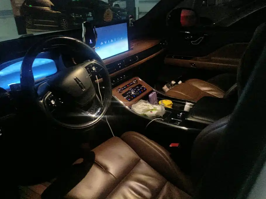 Lincoln Aviator — миниатюра 12
