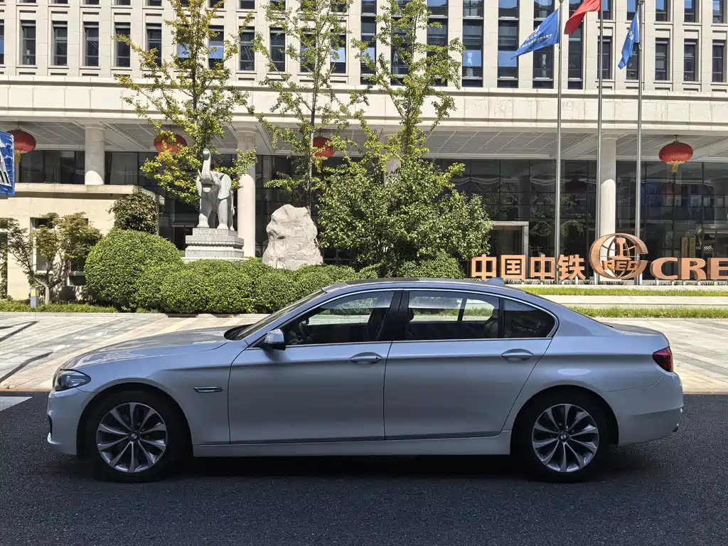 BMW 5 Series — миниатюра 2