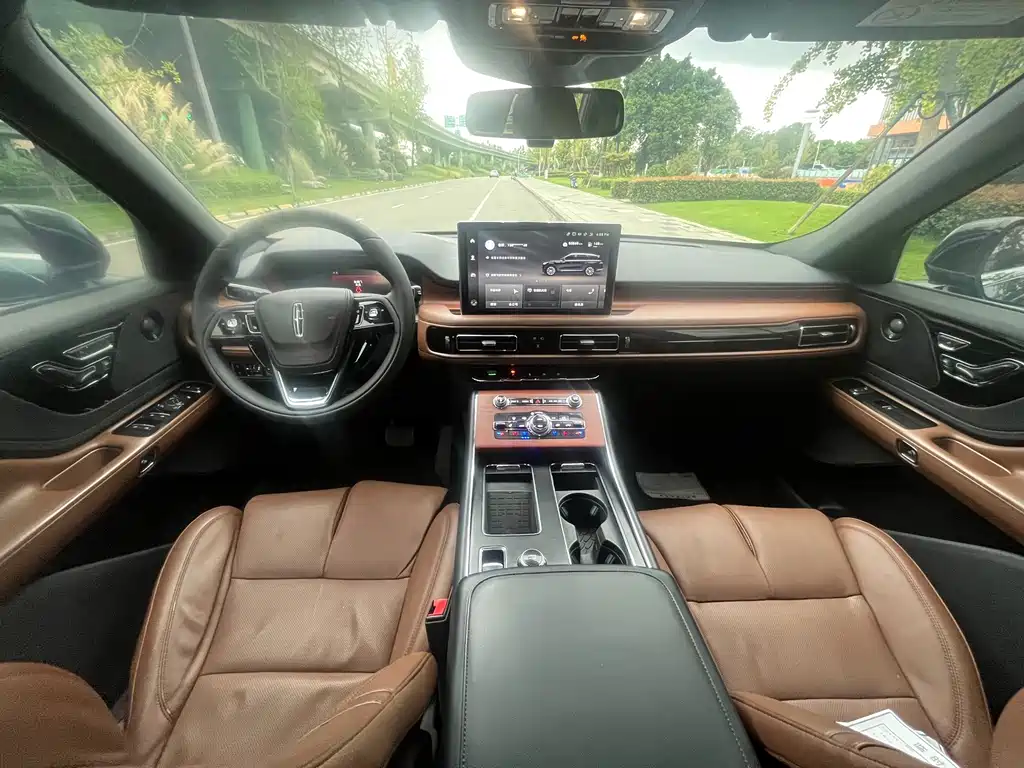 Lincoln Aviator — миниатюра 3
