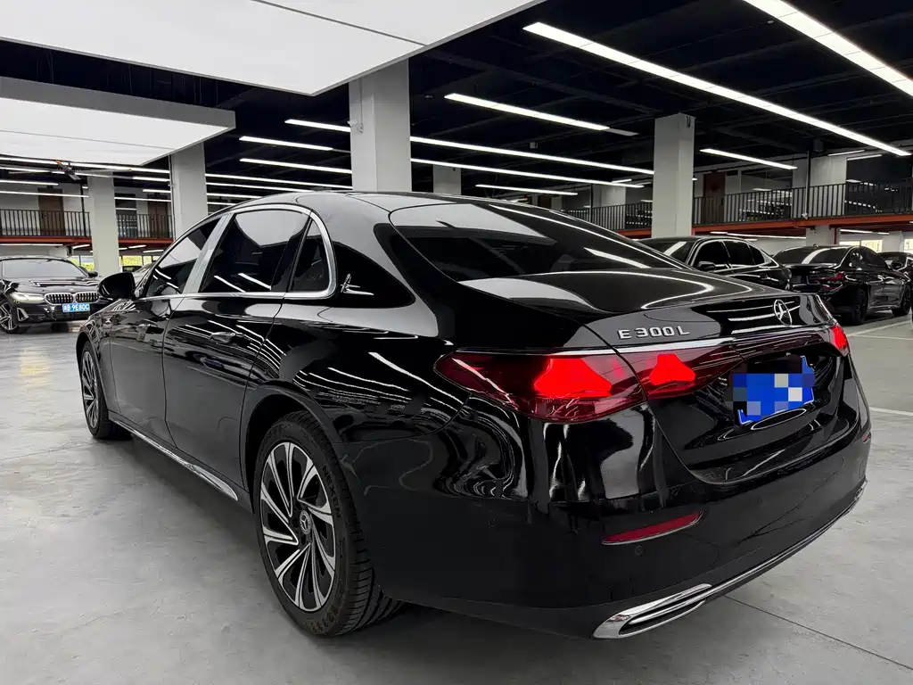 Mercedes-Benz E-Class — миниатюра 15