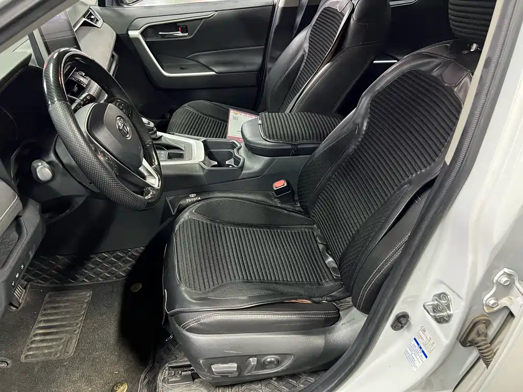 Toyota RAV4 — миниатюра 13