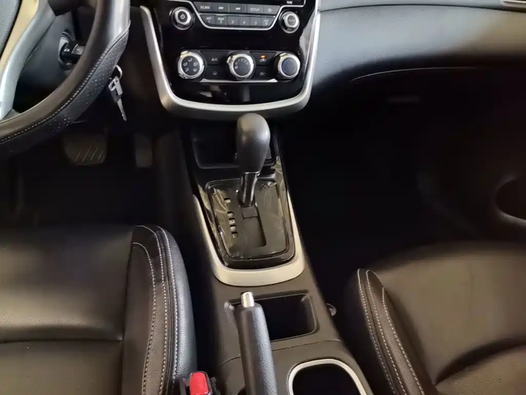 Nissan Tiida — миниатюра 14