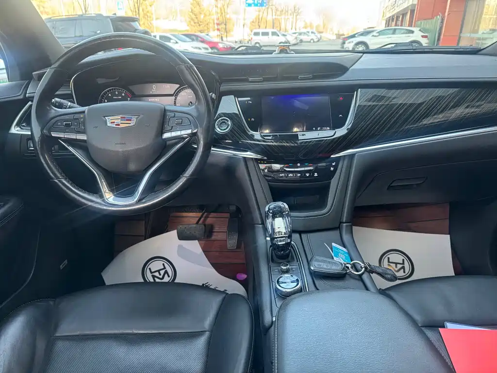 CADILLAC XT6