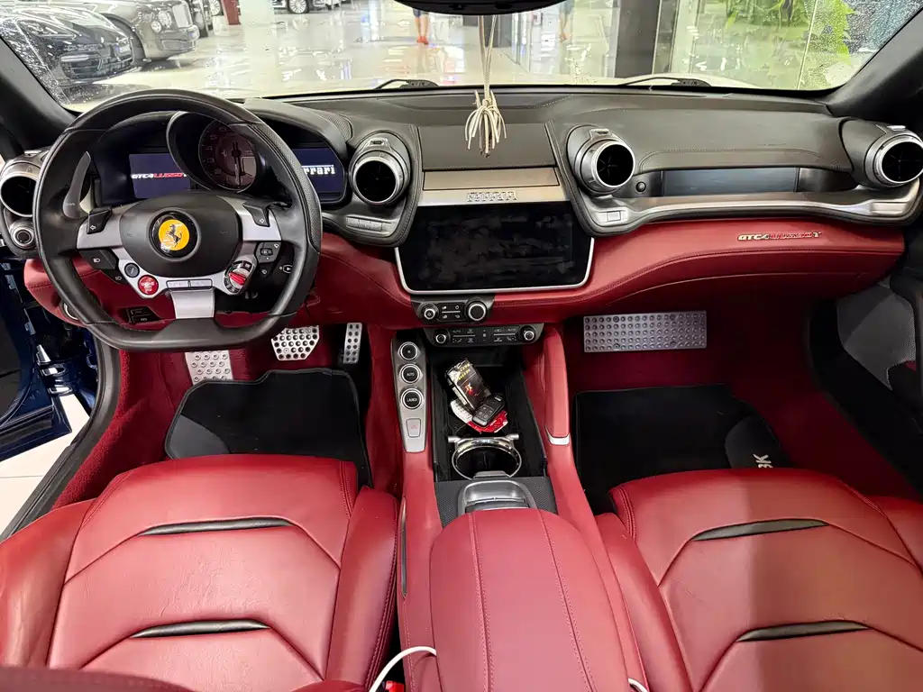 Ferrari GTC4Lusso — миниатюра 11