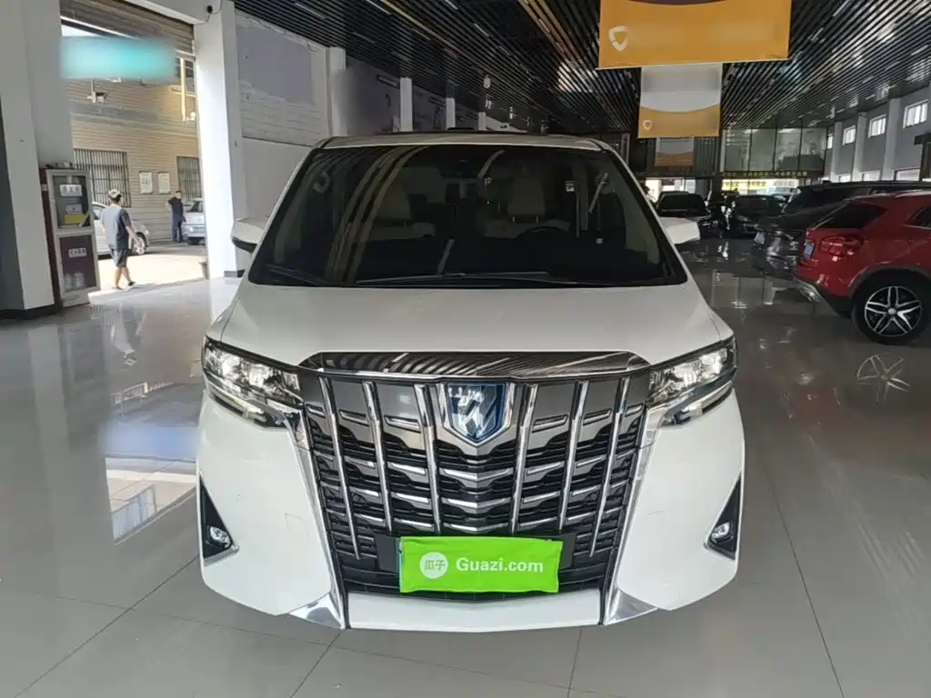 Toyota Alphard — миниатюра 3