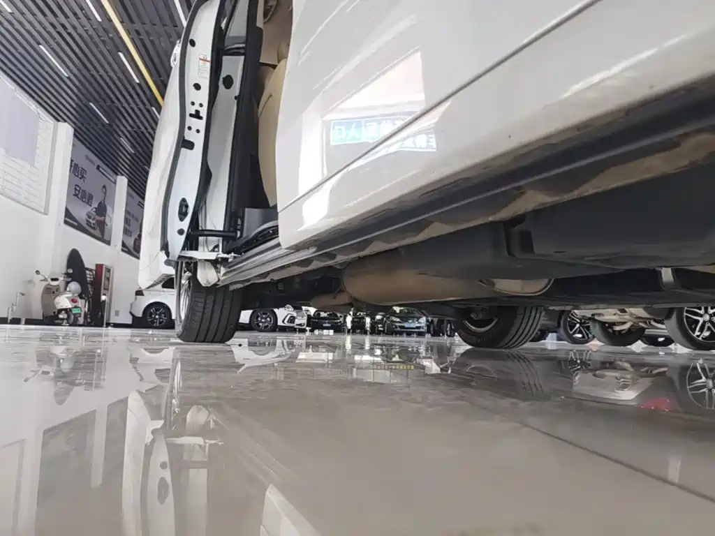 Toyota Alphard — миниатюра 21