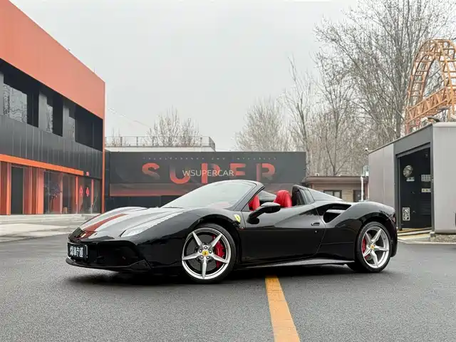 FERRARI 488