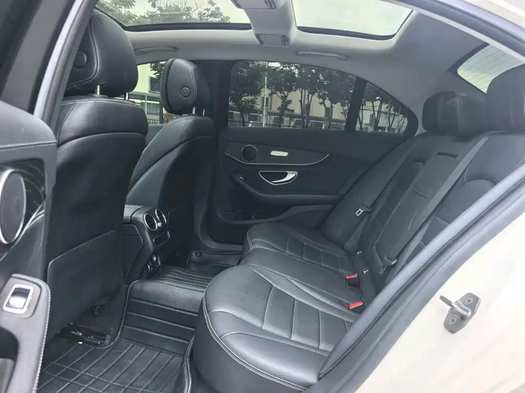 Mercedes-Benz C-Class — миниатюра 6