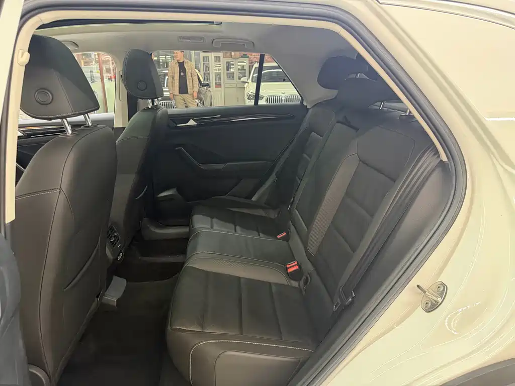 Volkswagen T-Roc — миниатюра 10