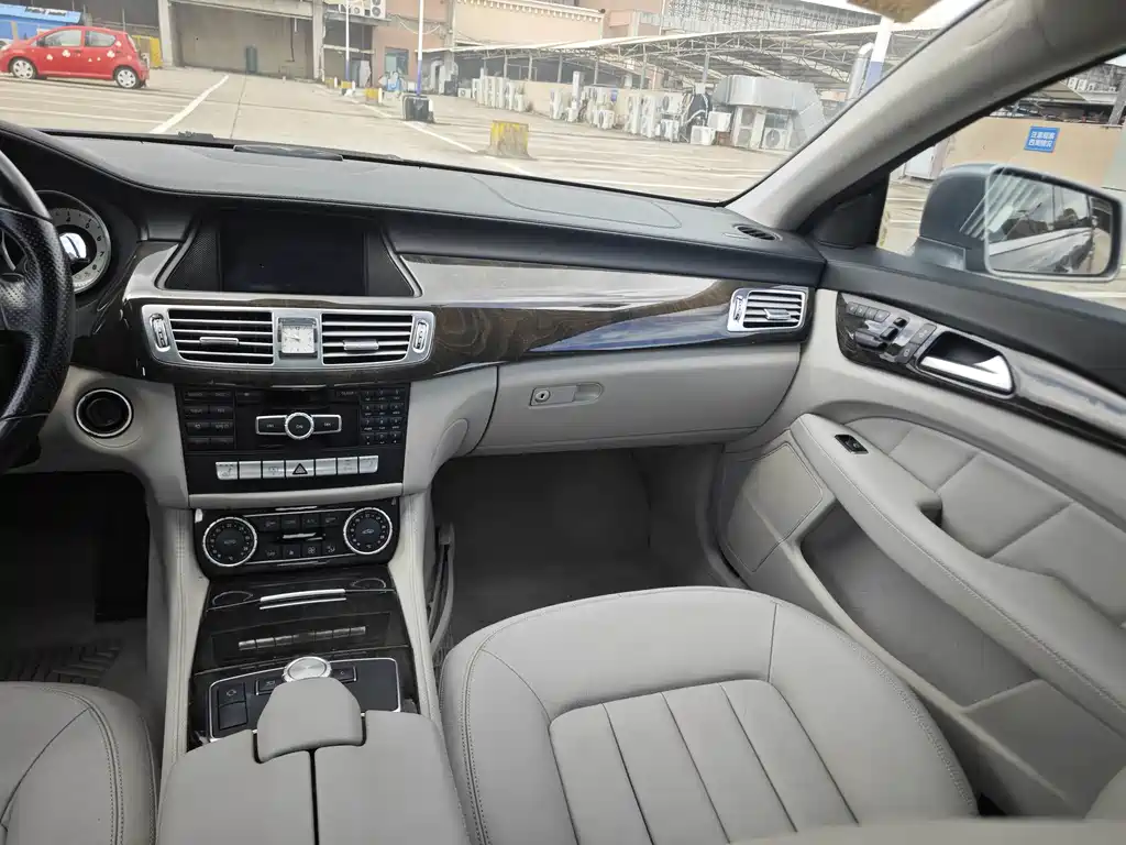 Mercedes-Benz CLS — миниатюра 12