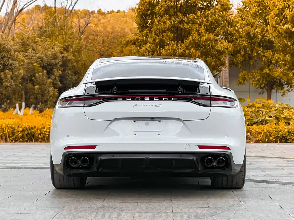 PORSCHE PANAMERA
