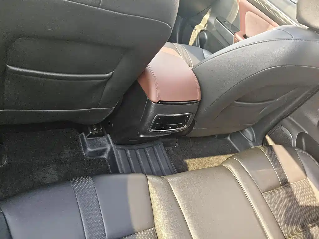 GAC GS8 2017 320T Luxury Smart Connect ( мест)