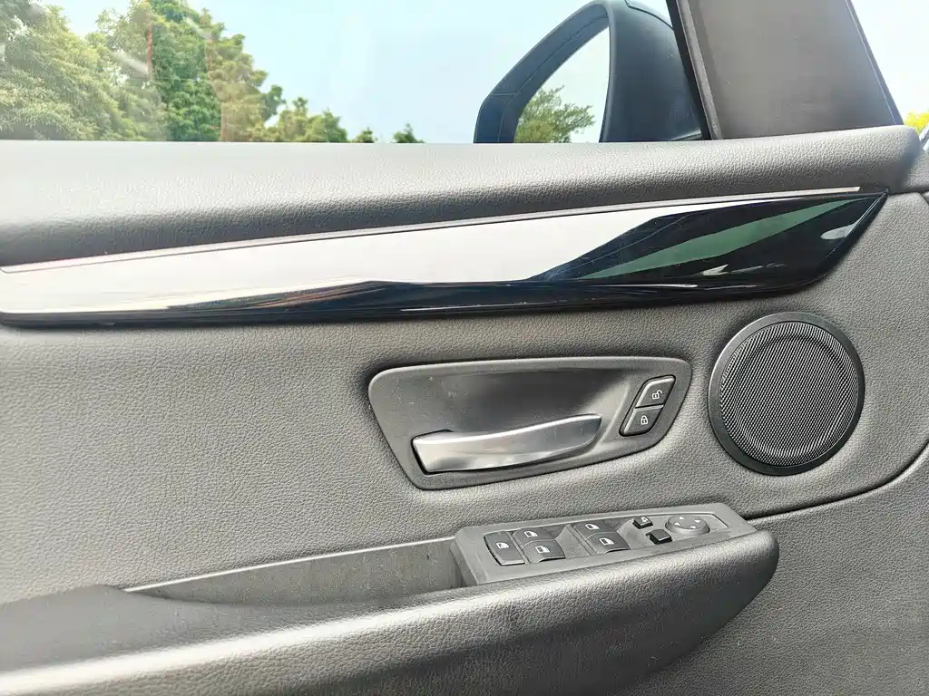 BMW 2 Series Active Tourer — миниатюра 9