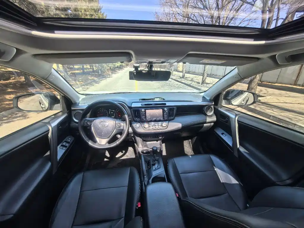 Toyota RAV4 — миниатюра 5