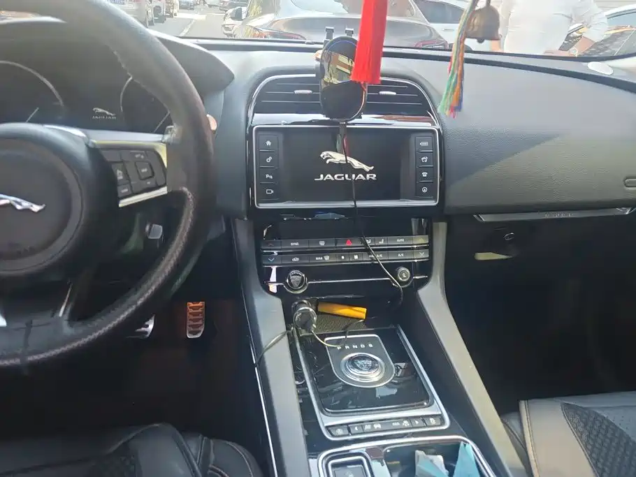 Jaguar F-PACE — миниатюра 13