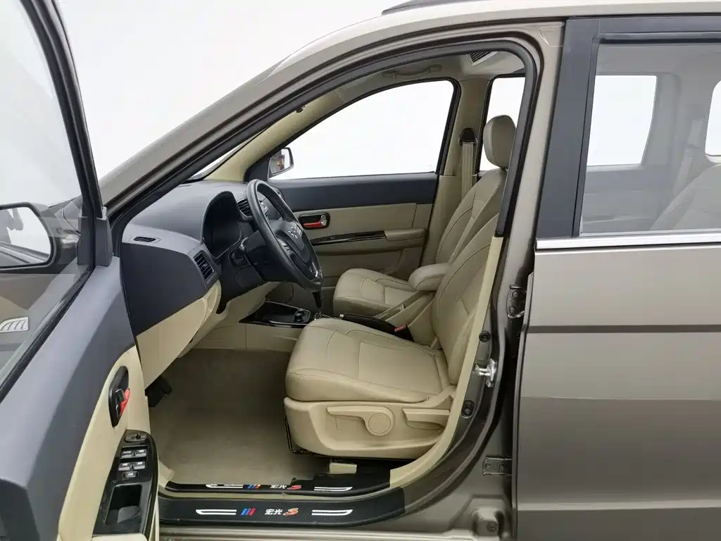 Wuling Hongguang — миниатюра 10
