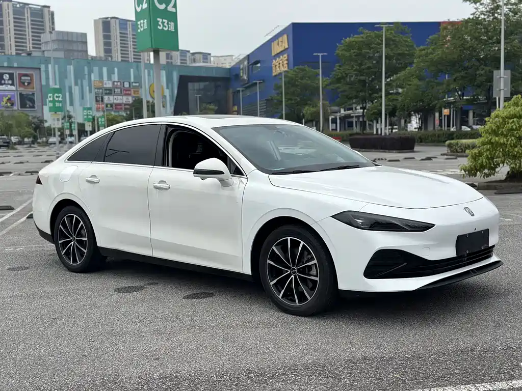 Roewe D7 2025 DMH 125km Champion