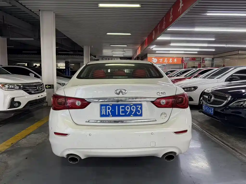 Infiniti Q50 2014 3.7L Comfort