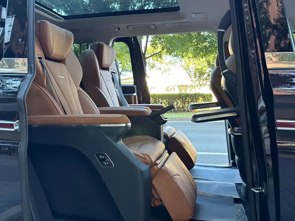 Hongqi Hongqi HQ9 PHEV — миниатюра 8