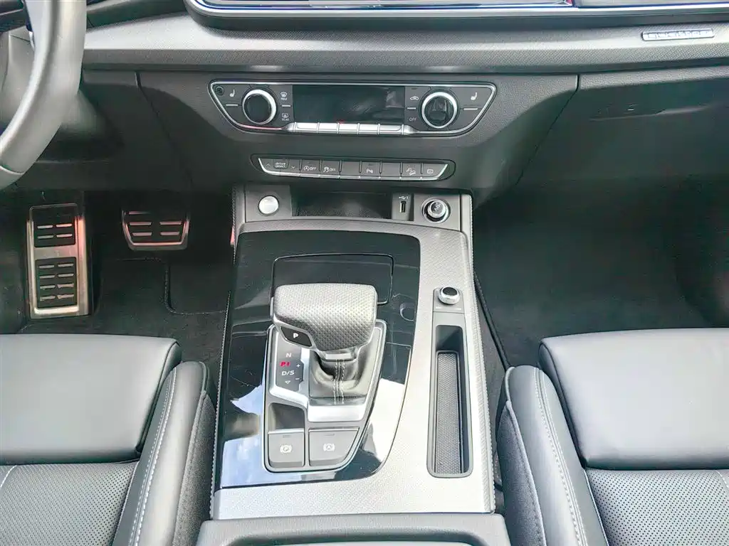 Audi Q5L 2025 Черный из Китая