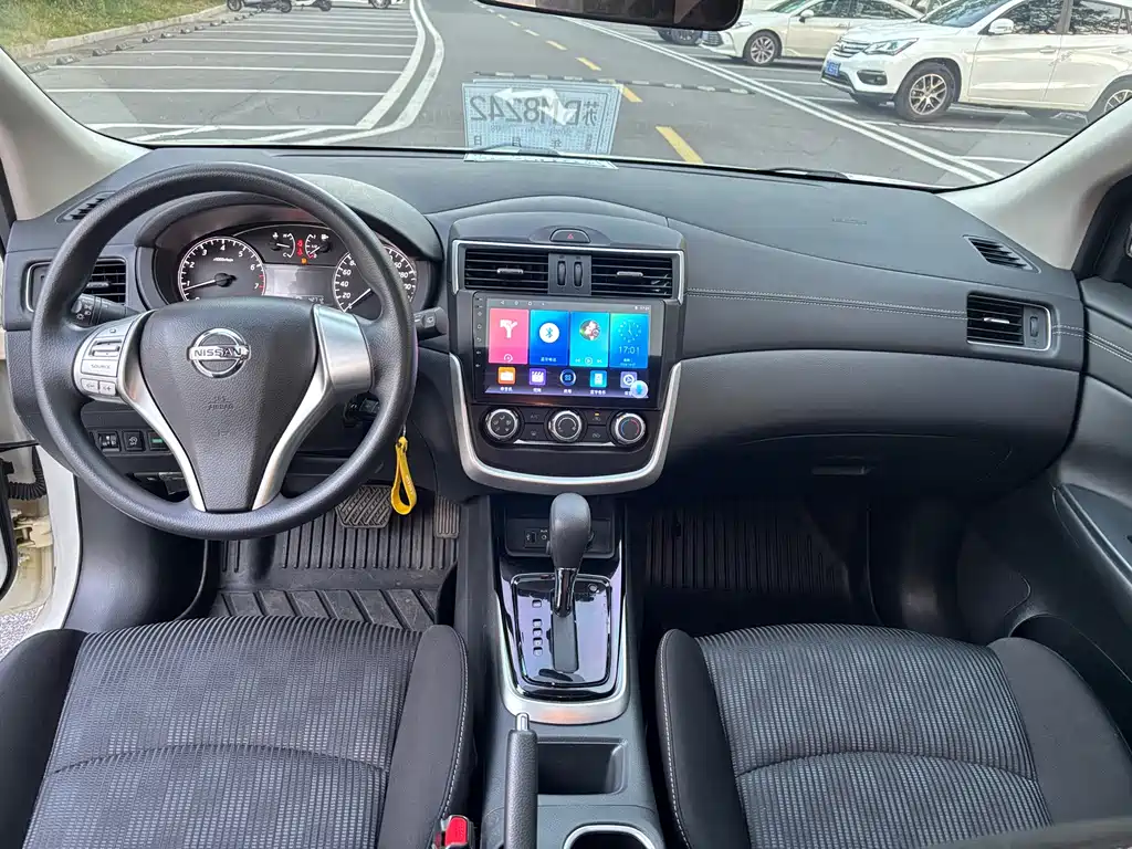Nissan Tiida — миниатюра 8