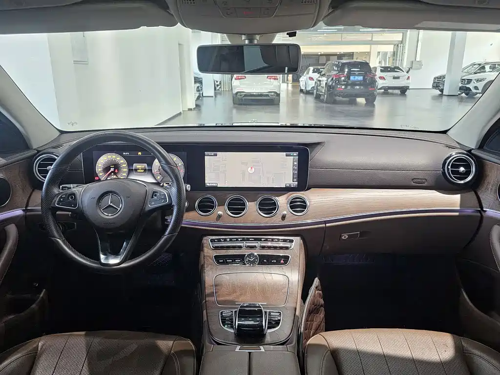 Mercedes-Benz E-Class — миниатюра 8