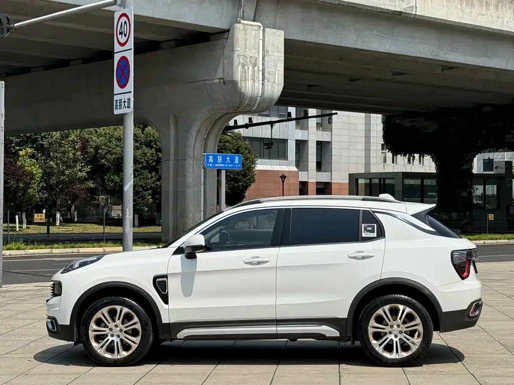 Lynk & Co 01 2017 2.0T Pro