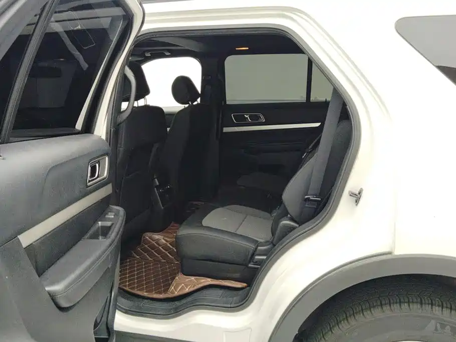 Ford Explorer (Import) — миниатюра 11