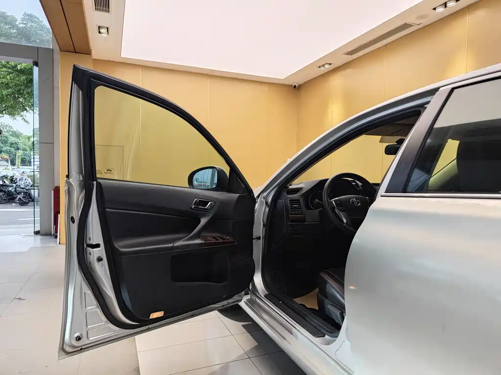 Toyota Reiz 2013 2.5S