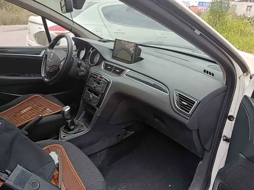 Peugeot 308 — миниатюра 25