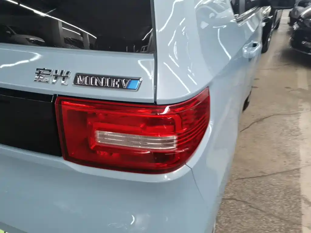 Wuling MINIEV — миниатюра 8