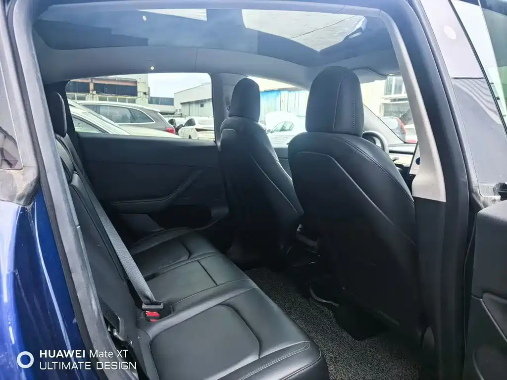 Tesla Model Y — миниатюра 8