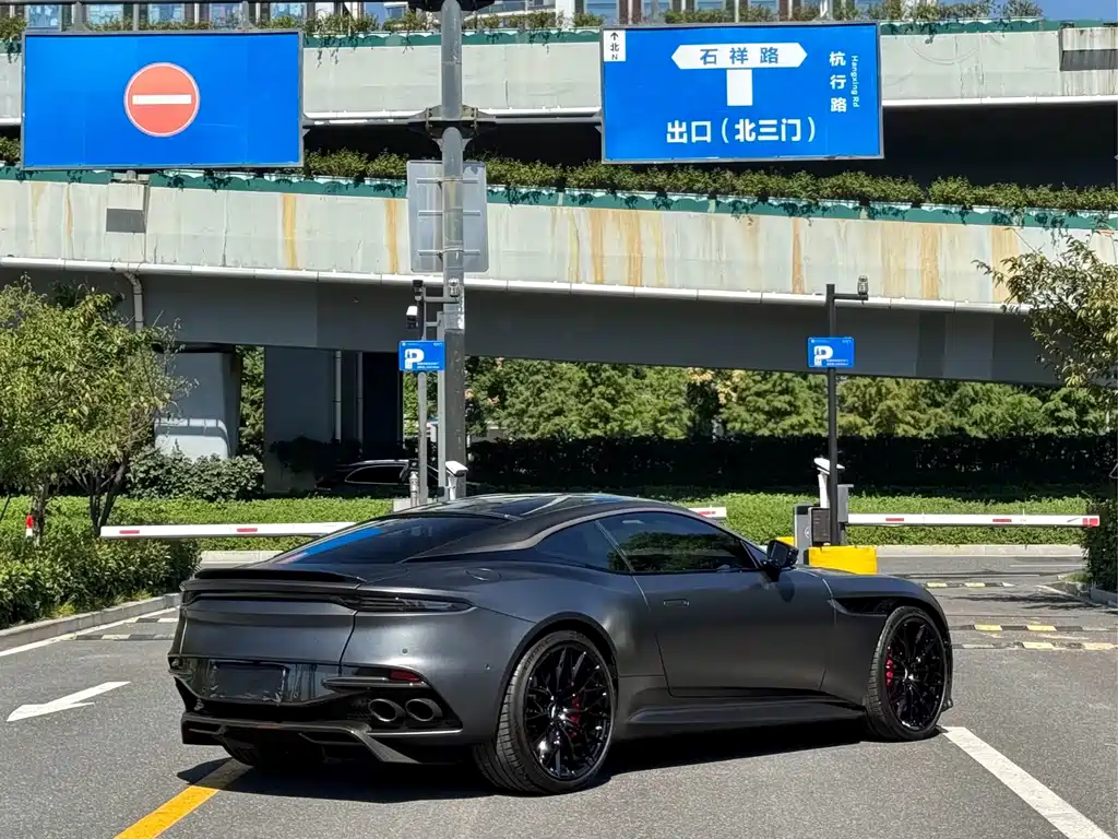 Aston Martin DBS — миниатюра 7