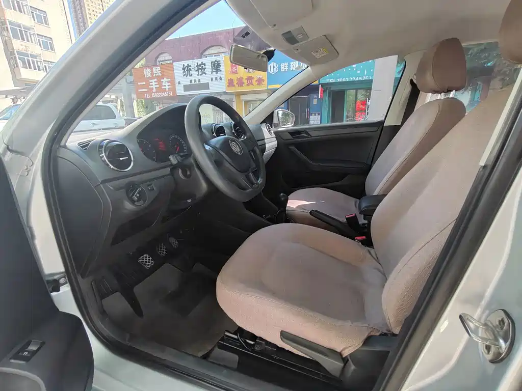 Volkswagen Jetta — миниатюра 7