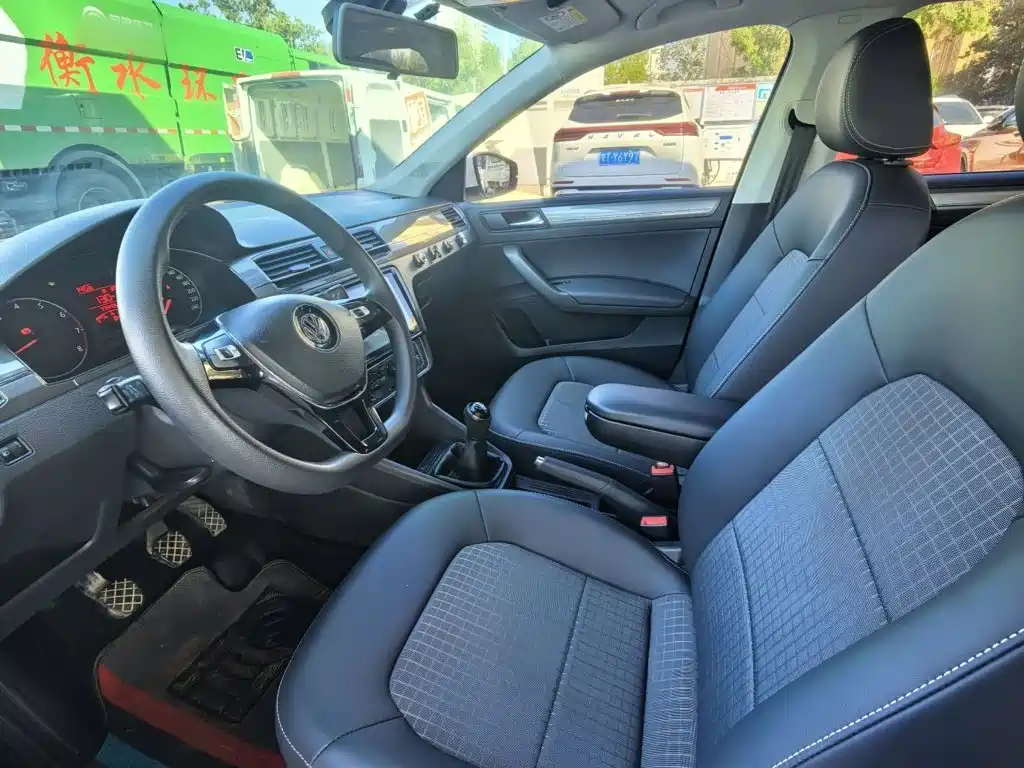 Volkswagen Santana — миниатюра 13