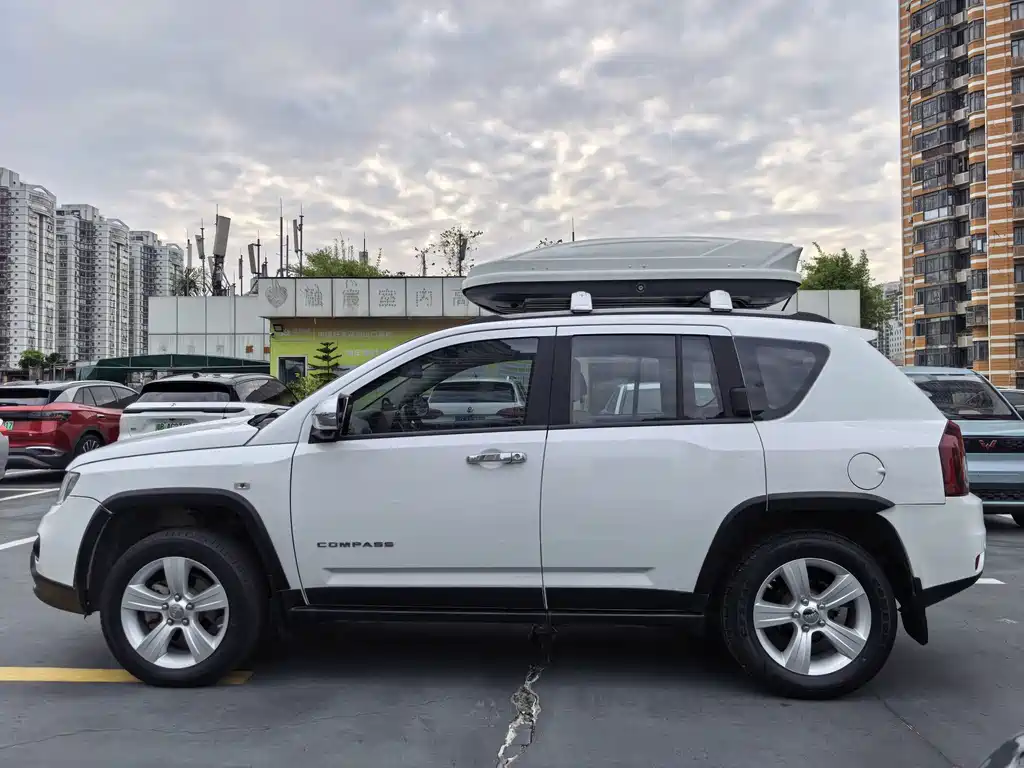 Jeep Compass (Import) — миниатюра 6