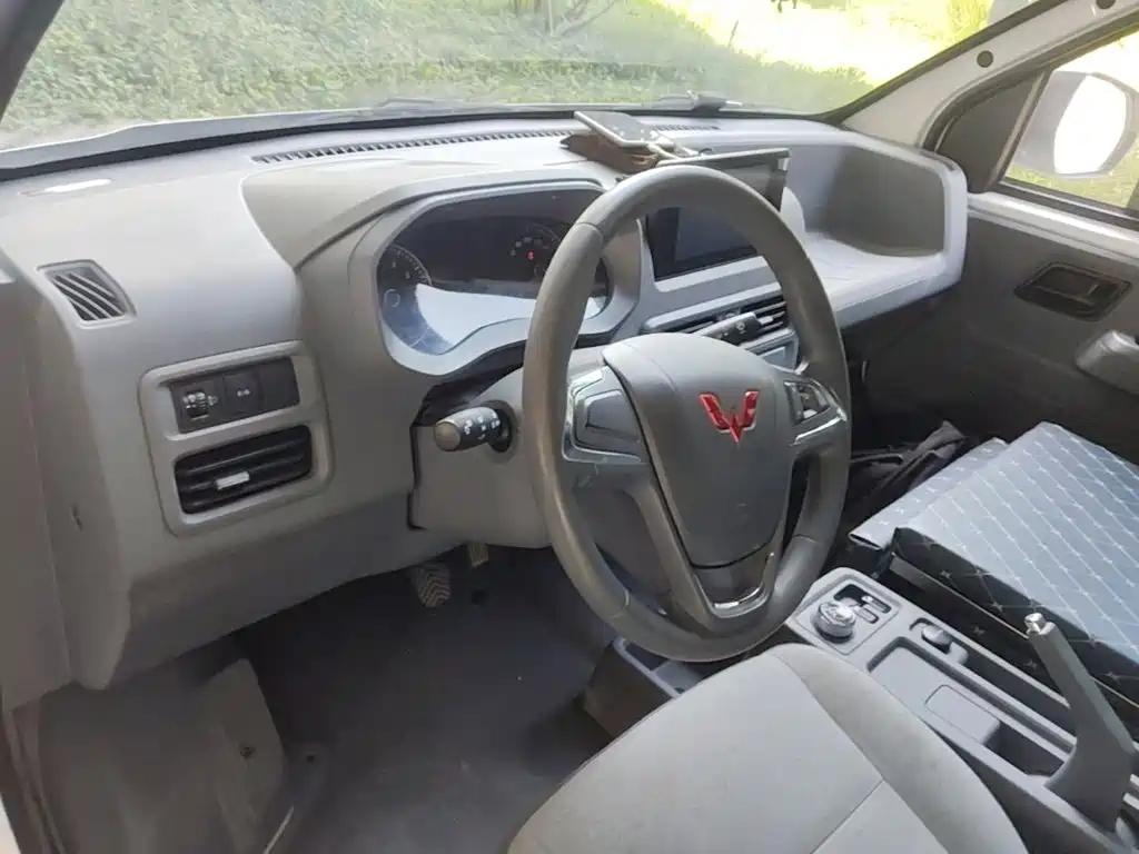 Wuling Yangguang — миниатюра 10