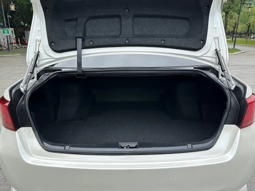 Toyota Crown 2015 2.0T Fashion
