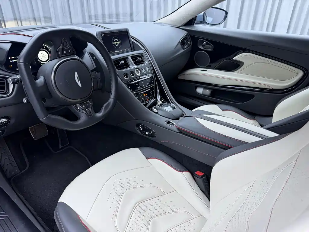 Aston Martin DBS — миниатюра 7