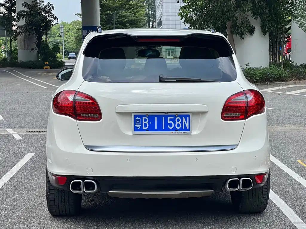 Porsche Cayenne — миниатюра 5