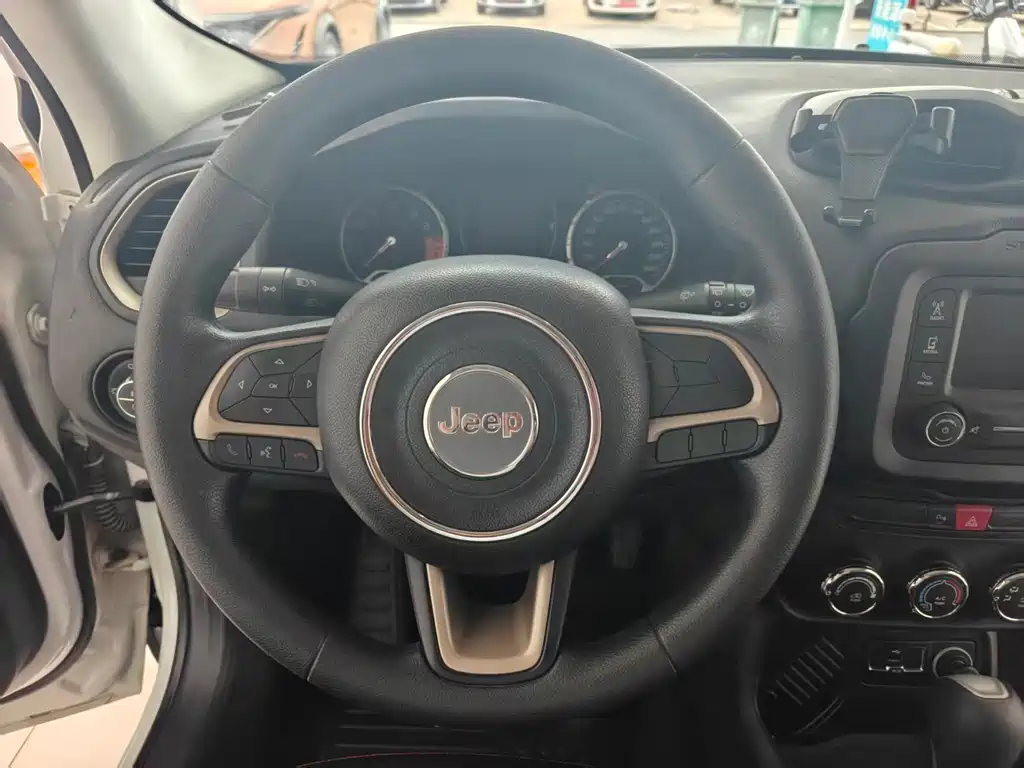 Jeep Renegade — миниатюра 6