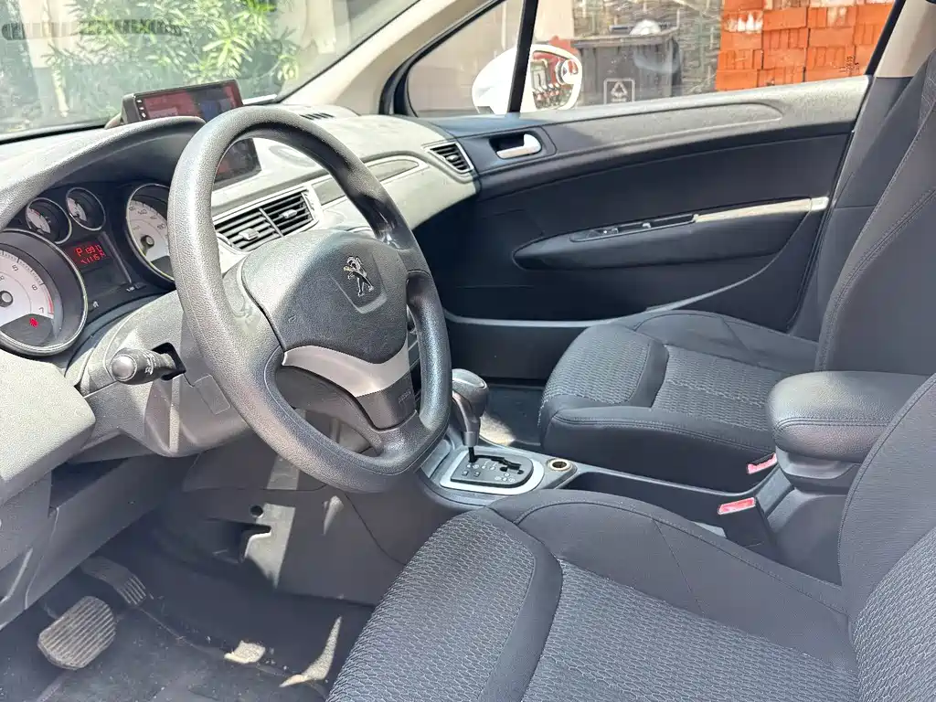 Peugeot 308 — миниатюра 7