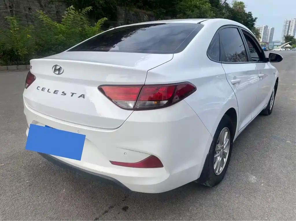 Hyundai Elantra — миниатюра 10