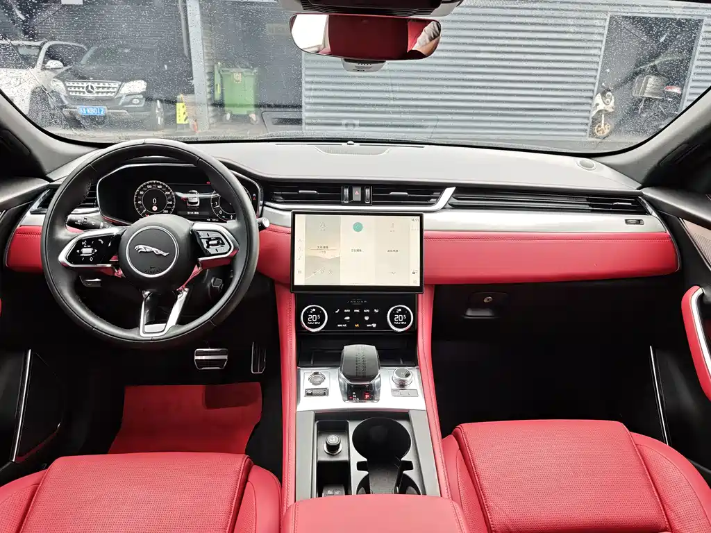 Jaguar F-PACE — миниатюра 14