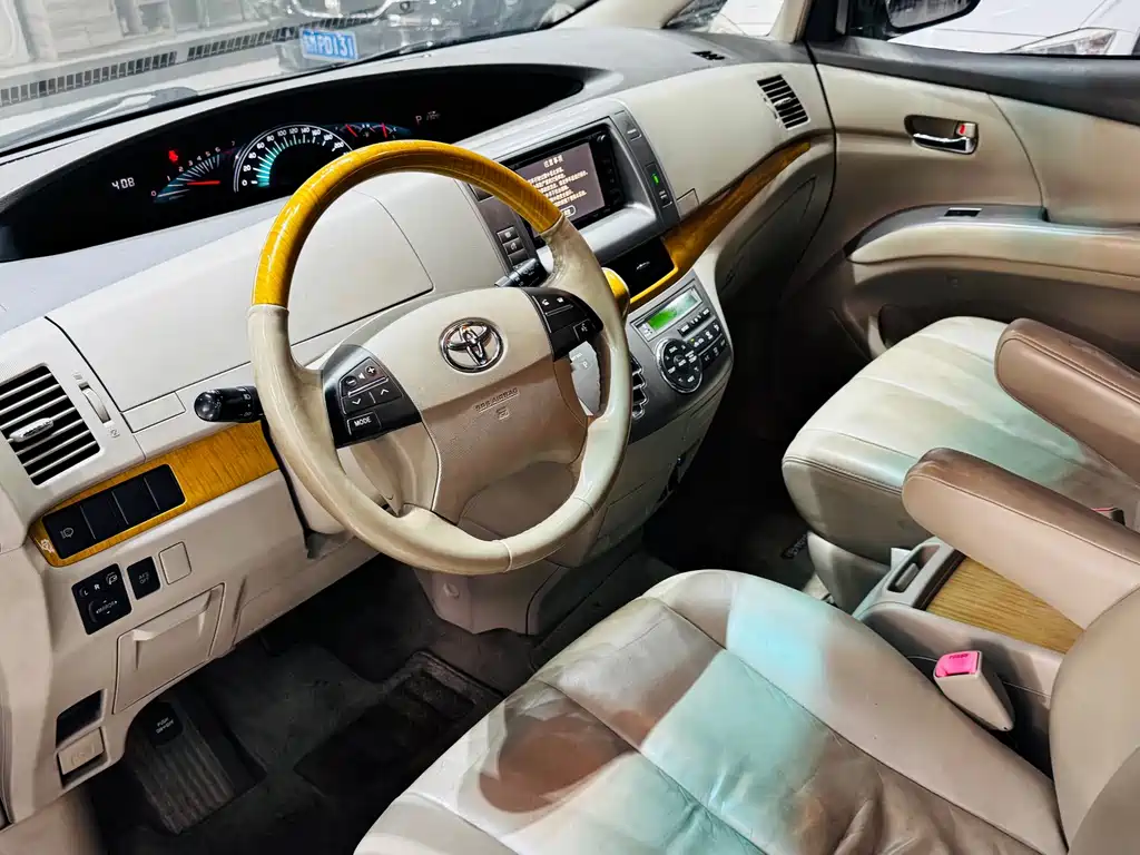 Toyota Previa — миниатюра 4