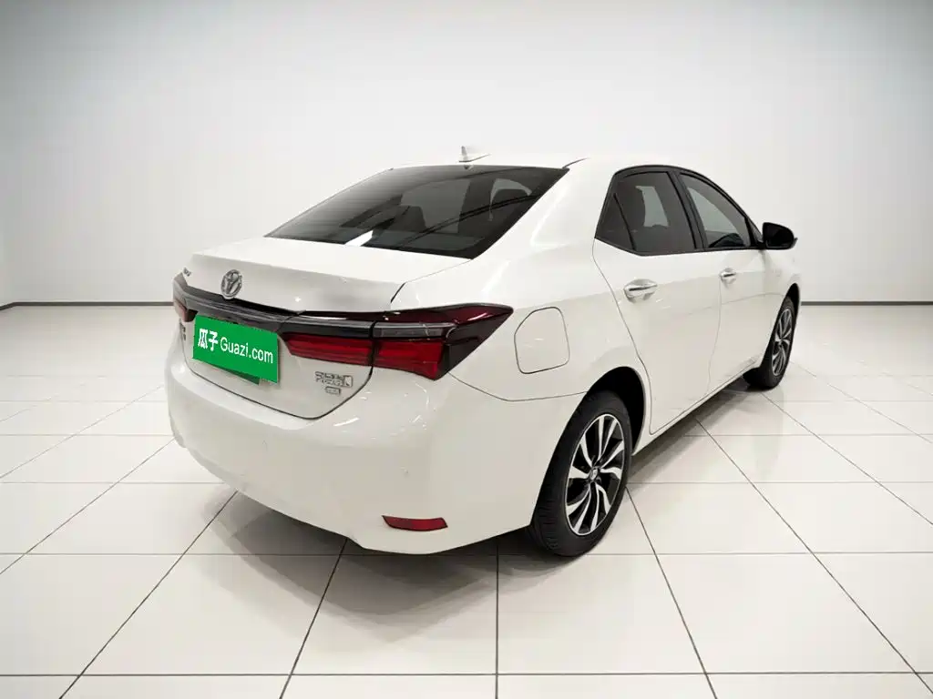 Toyota Corolla Hybrid — миниатюра 6