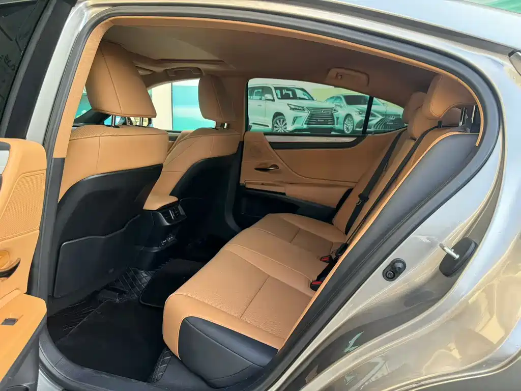 Lexus ES — миниатюра 6
