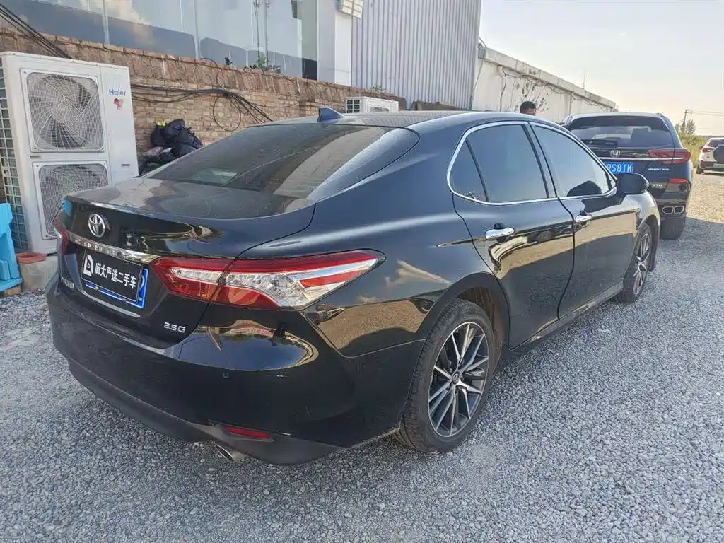 Toyota Camry — миниатюра 4