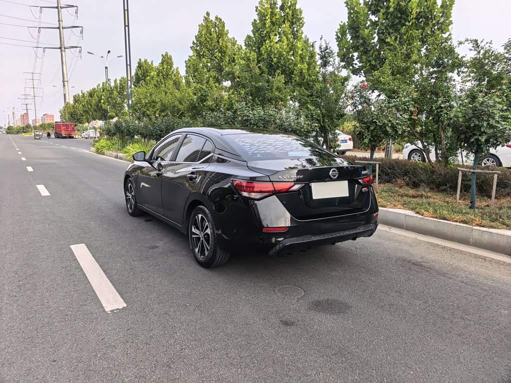 Nissan Sylphy 1.6 л 2022 г. Чёрный, пробег 16400 км