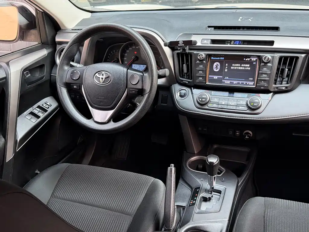 Toyota RAV4 — миниатюра 12